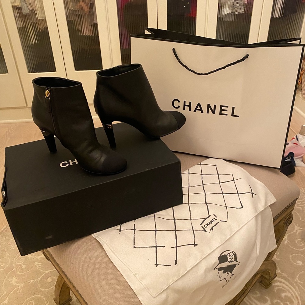 Chanel ankle boots Only worn couple of times like new. Ask any questions